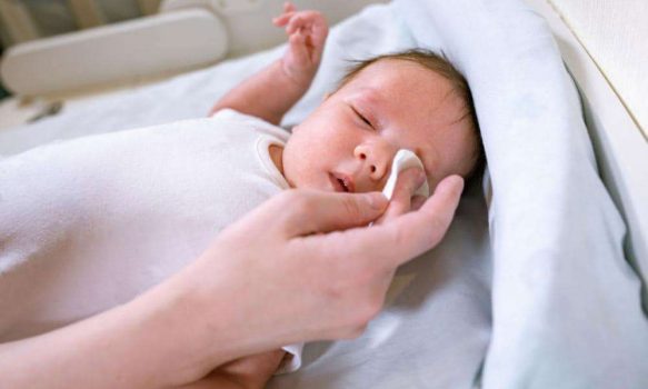 افرازات العين