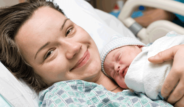 علاج الام البطن بعد الولادة  ولماذا تشعر المرأة بهذه التقلصات